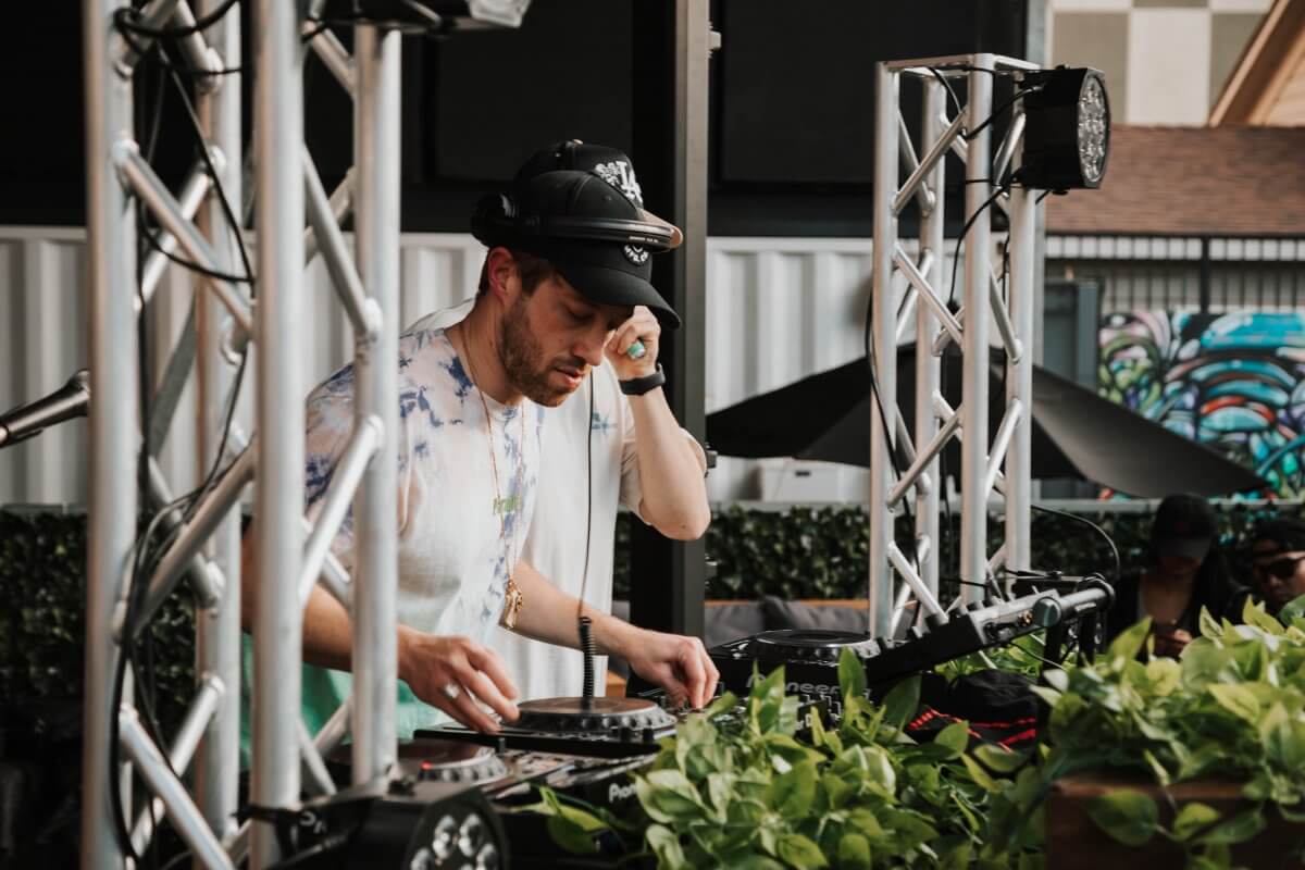 SHIPWREKS FT. THE SPONGES Quartyard